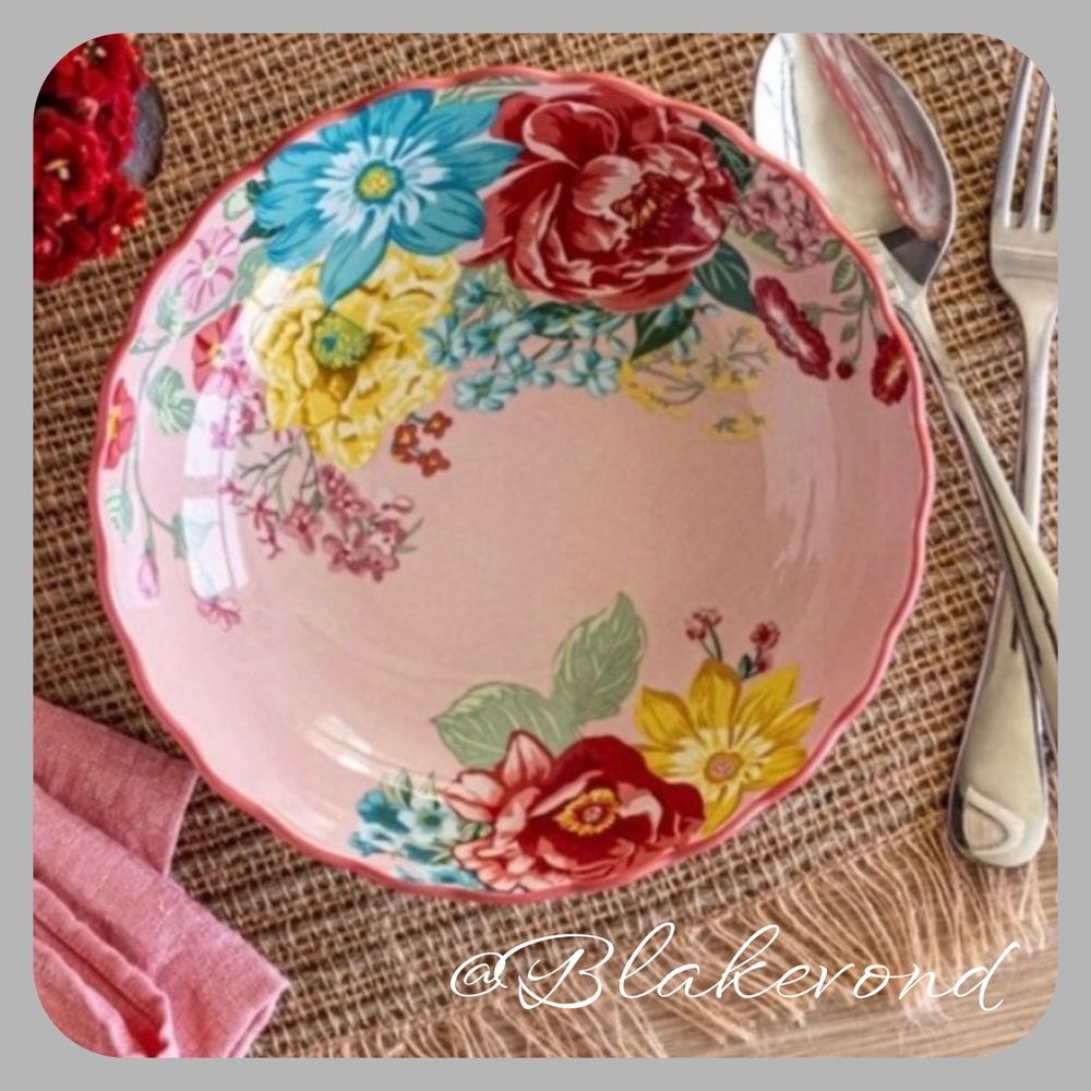 The Pioneer Woman Fancy flourish Pink Pasta Bowl with scalloped edges
